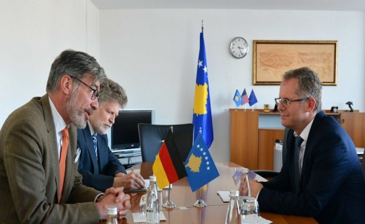Ministri Bislimi takim njohës me ambasadorin gjerman Heldt